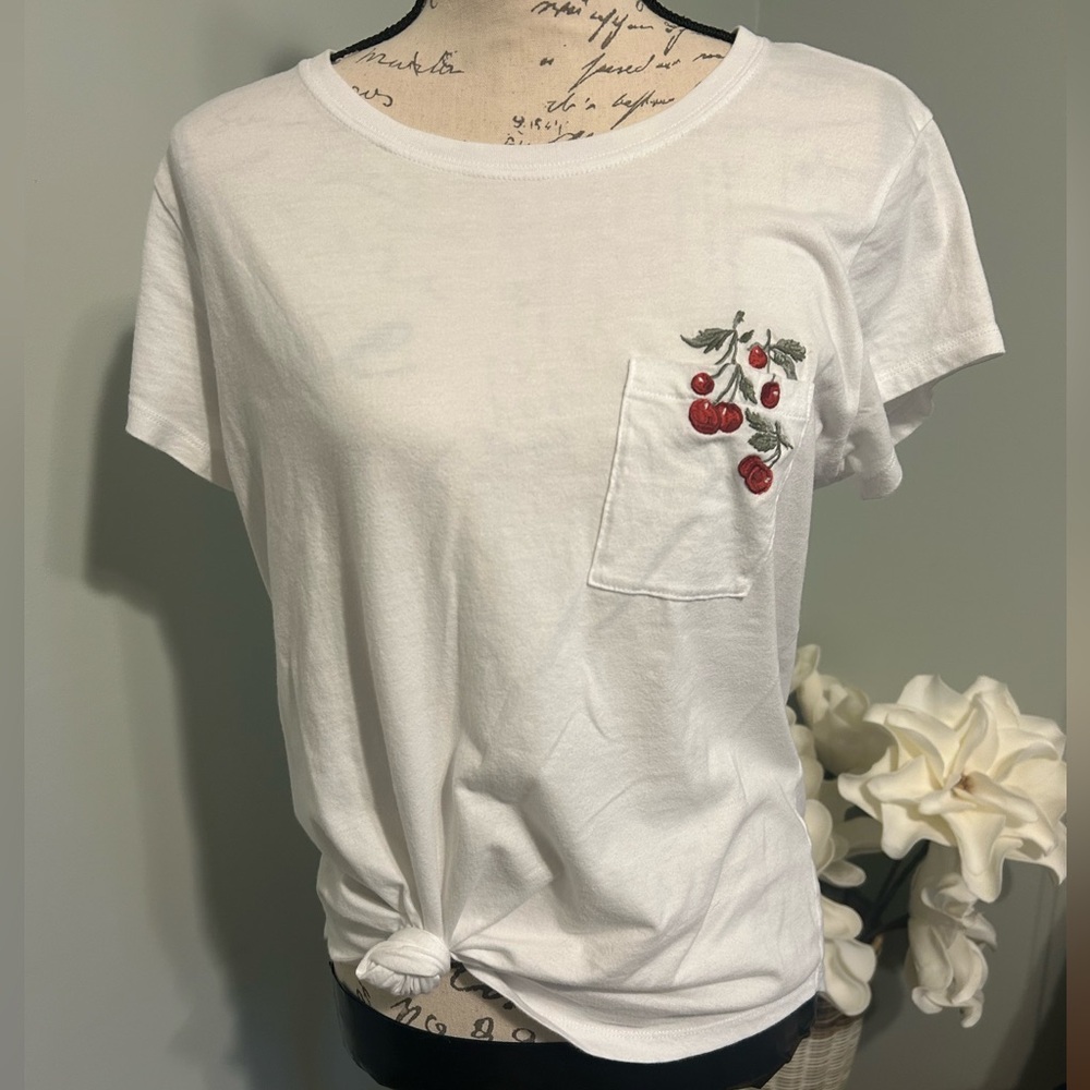 A&F Cherry Pocket Knotted Crew T-shirt
